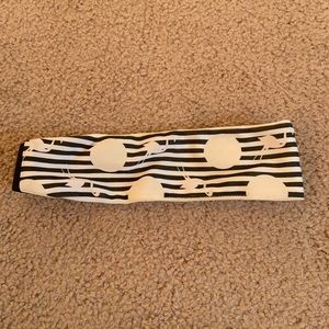 Head band that changes colors in sunlight